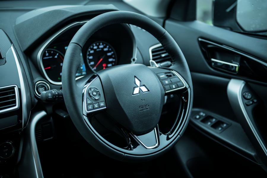 Панель приборов Mitsubishi Eclipse Cross Black Edition 2018 года  (JP) (фото 15 из 31)
